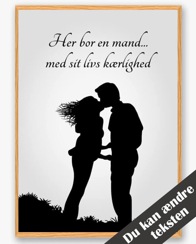 Her Bor En Mand Plakat - Fejr Kærligheden!