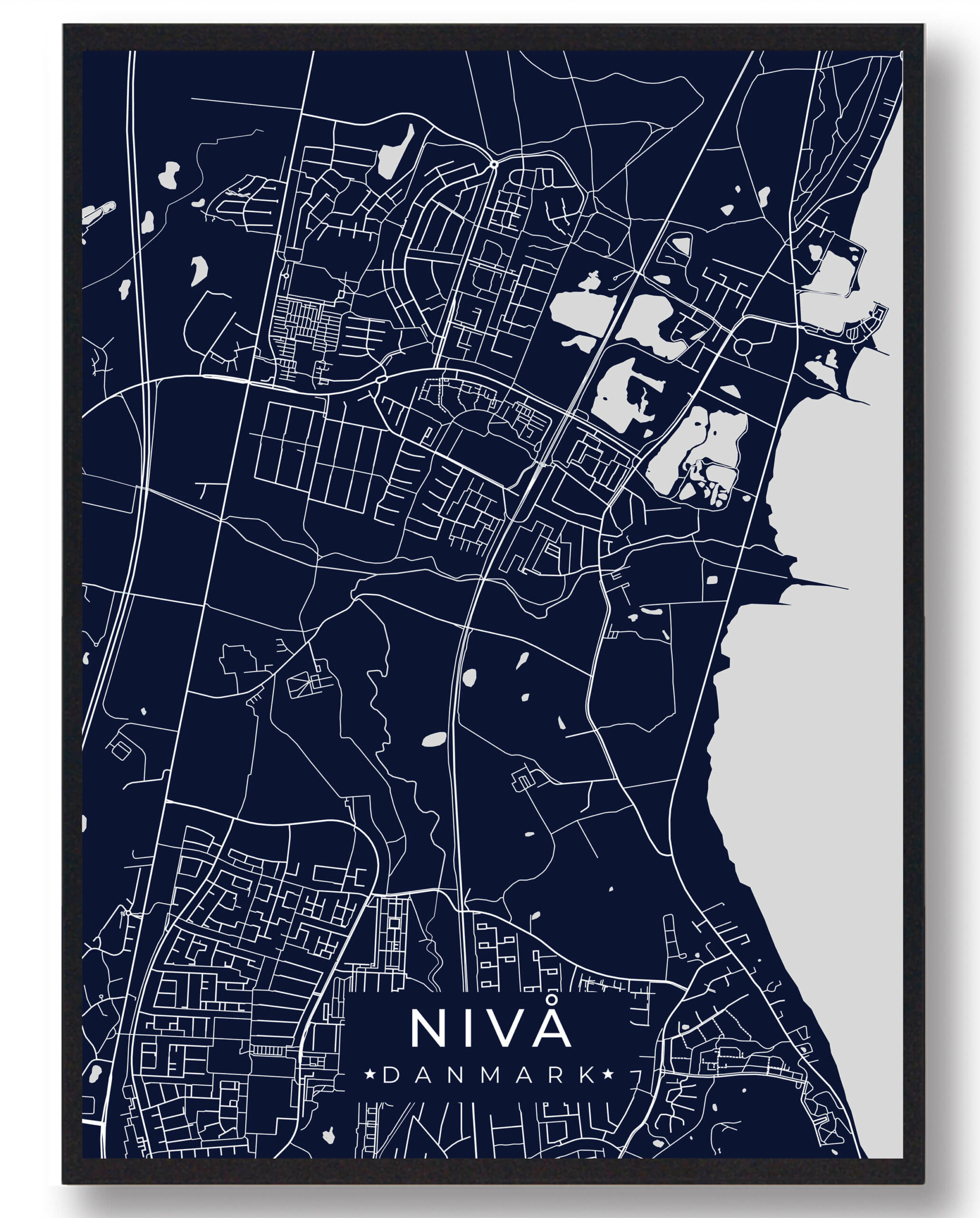 Nivå Plakat i Mørkeblå - Unik Kunst til Dit Hjem