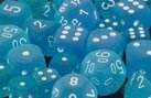 Frostede Polyhedral Terninger i Karibisk Blå - Perfekt til Spil
