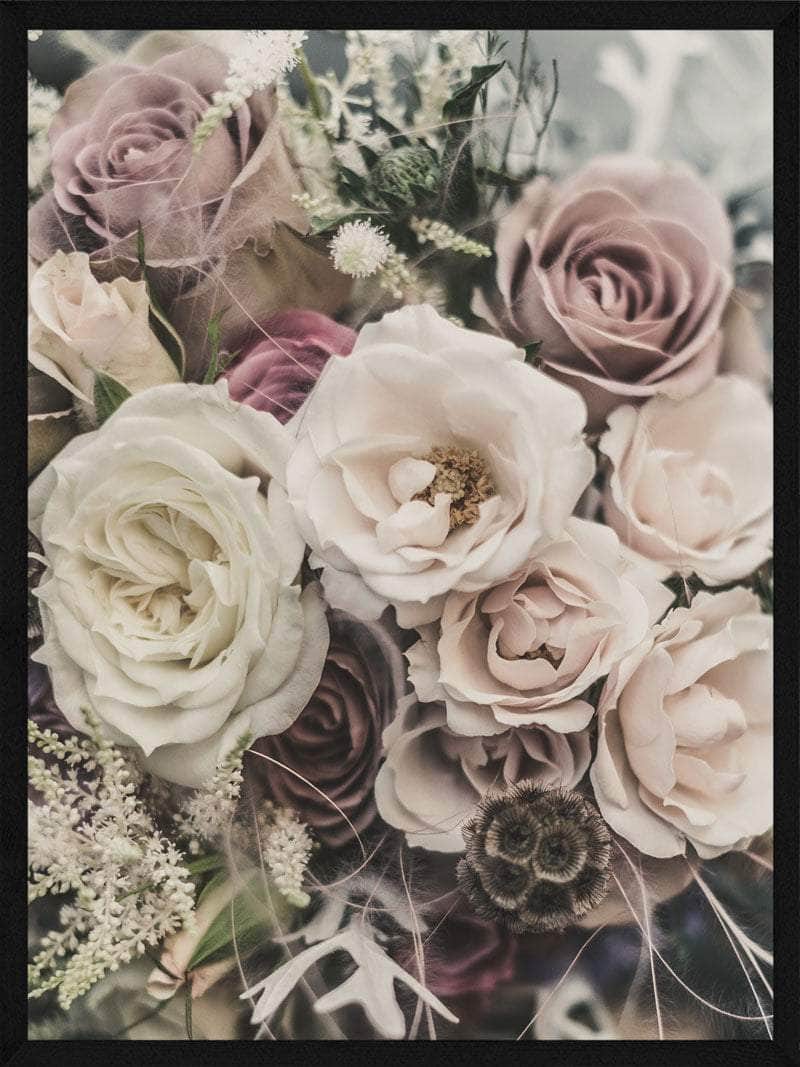 Smuk Blomsterplakat i Hvide, Rosa og Lilla Nuancer