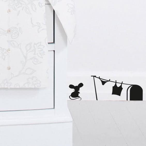 Sød Mus Med Vasketøj - Sjov Wallsticker til Hjemmet