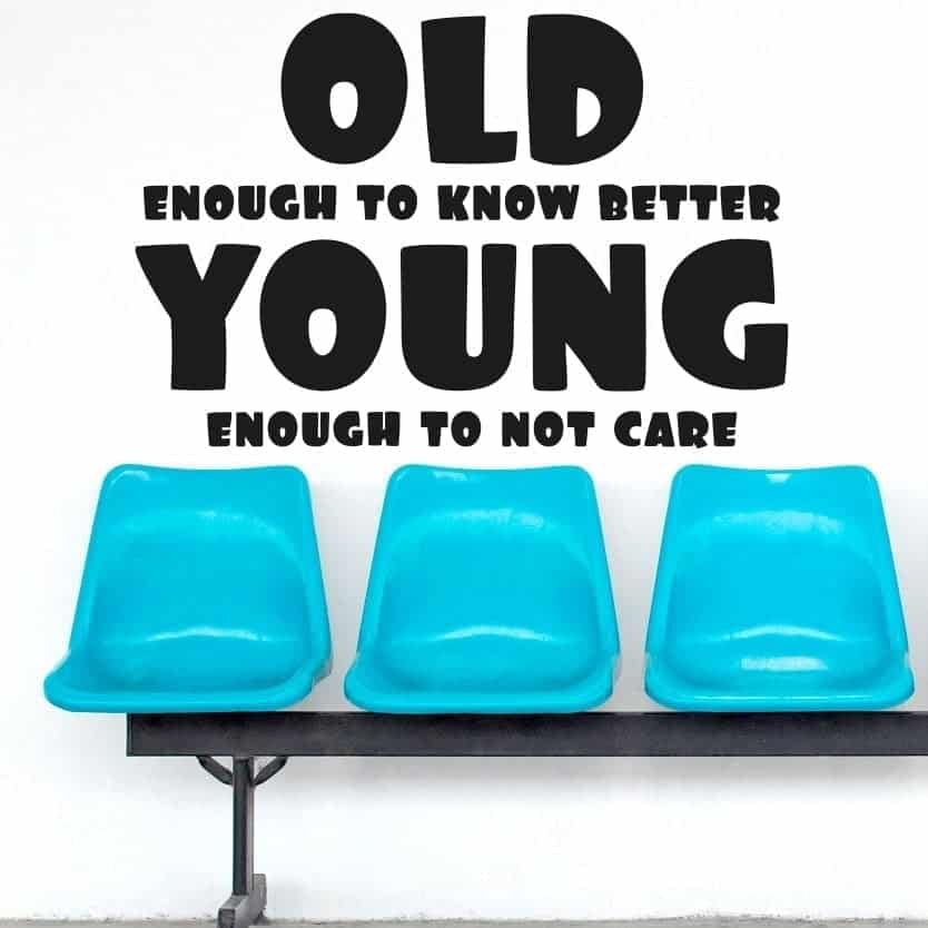 Inspirerende Vægklistermærke - Old Enough!