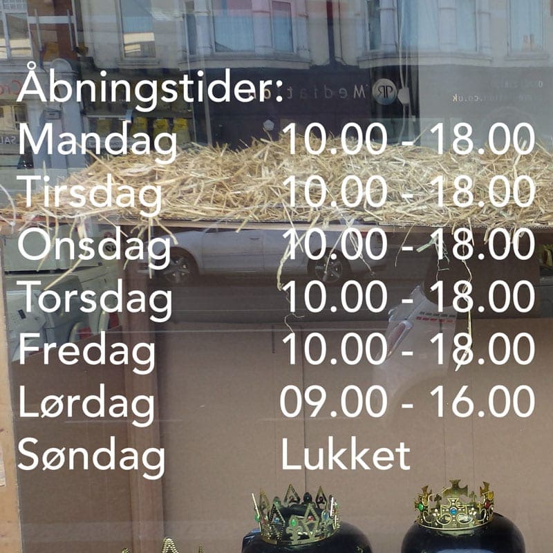 Åbningstider Wallsticker – Elegant vinduesskilt til butikker
