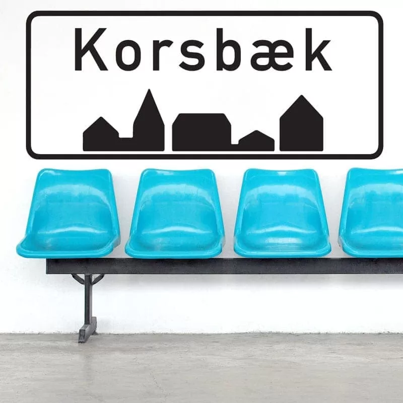 Personligt Vægklistermærke – Unikt Byskilt til Dit Hjem