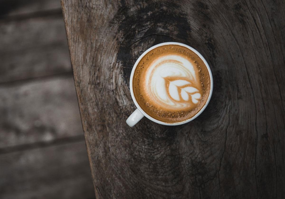 Kaffeplakat med Latte Art – Elegant Fotokunst til Hjemmet