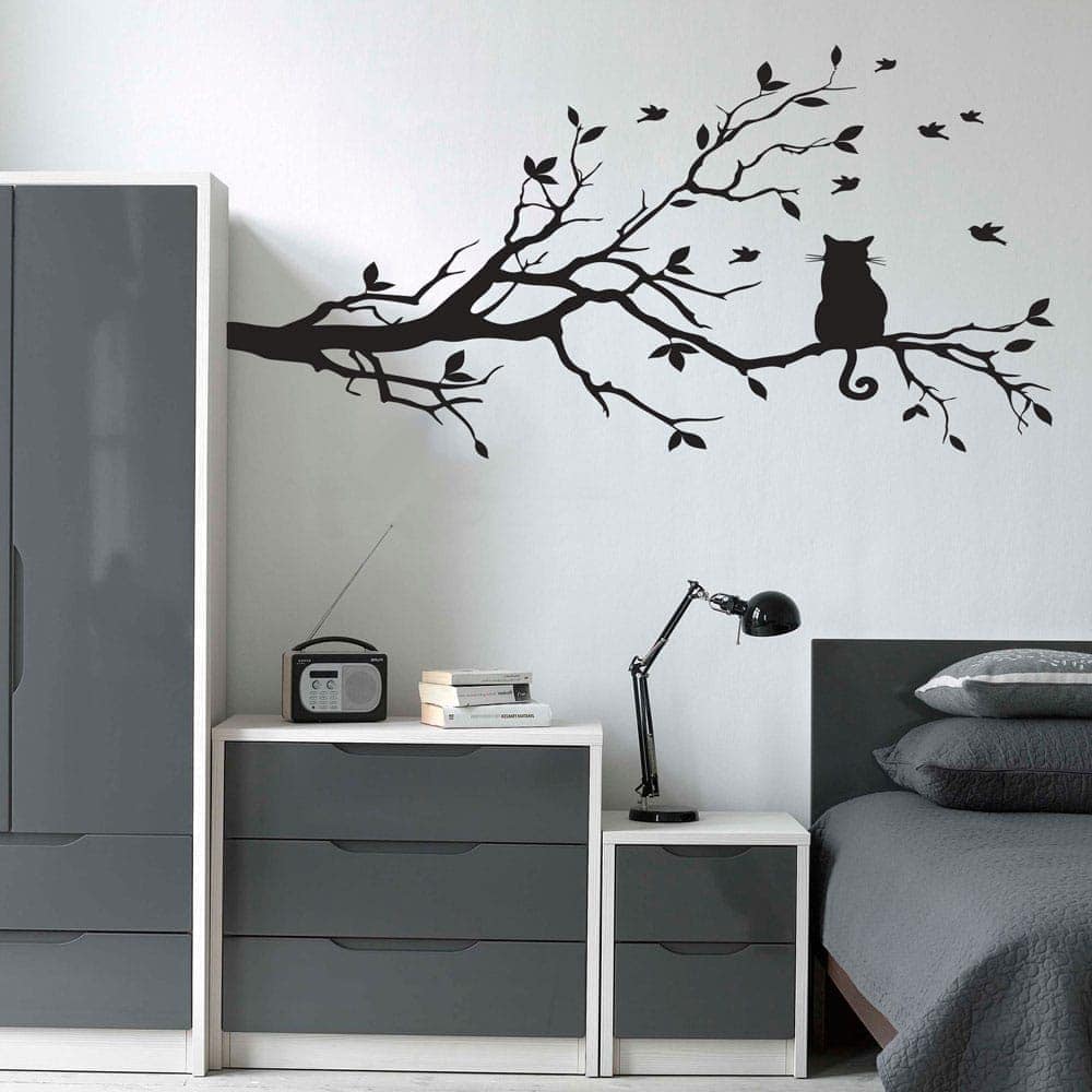 Sød kat i træ wallsticker – unik dekoration til hjemmet!