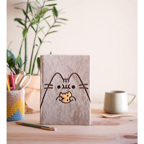 Pusheen Cookie Notebook med Plyscover - A5 Notatbog