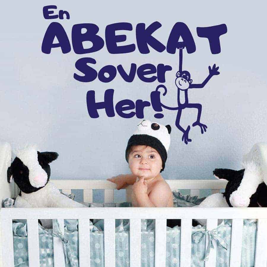 Sød Abekat Vægklistermærke til Børneværelset – Udsalg!
