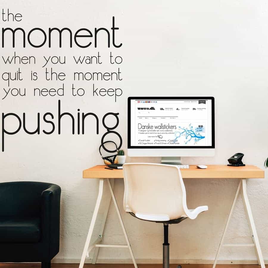 Inspirerende "Keep Pushing" vægklistermærke til hjemmet