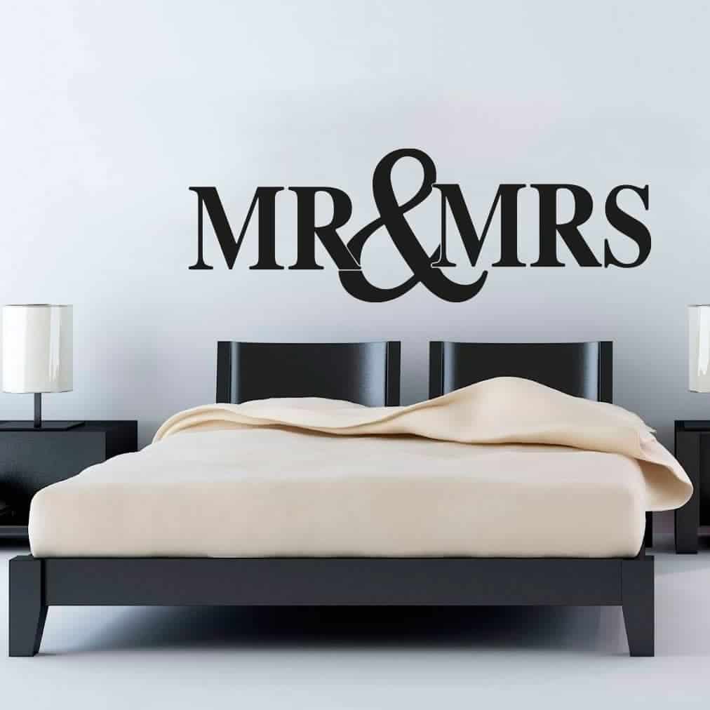 Mr & Mrs Vægklistermærke – Romantisk Soveværelsesdekoration